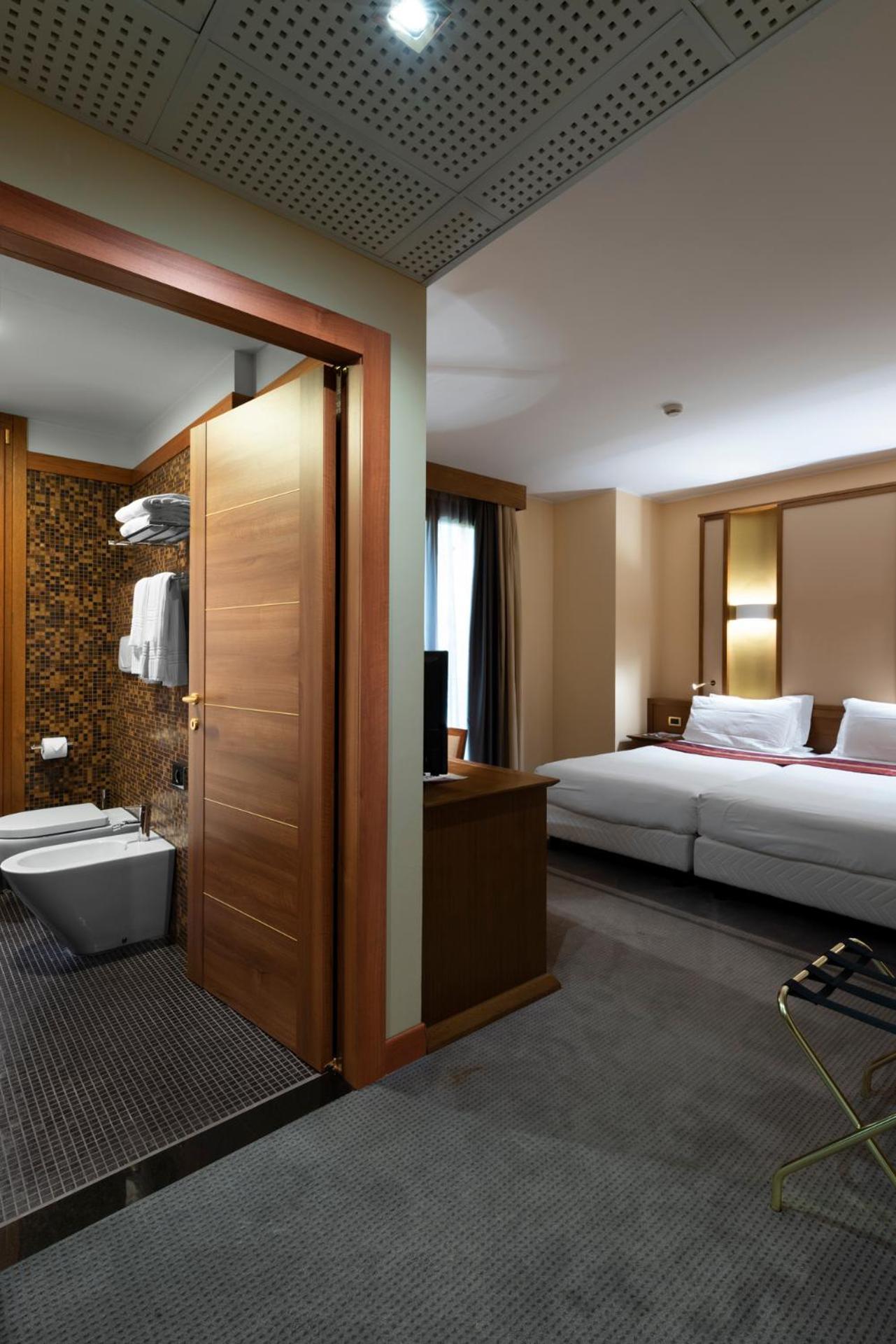 Standard Double or Twin Room,1227042311:JPEG